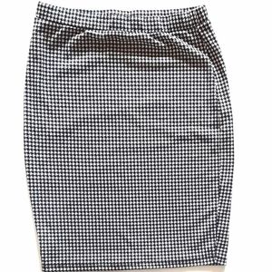 AMBIANCE Black & White Patterned Mini Skirt